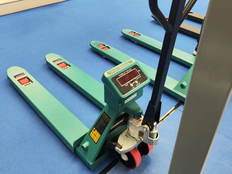 Polyurethane wheels for pallet trucks