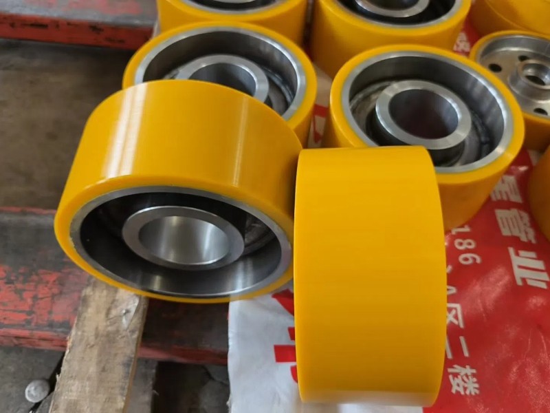 Cast polyurethane wheel