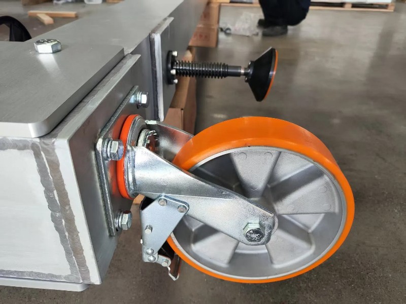 Aluminum core polyurethane wheels for clean room