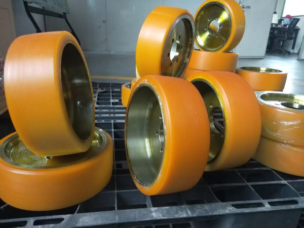 Polyurethane drive load wheels for amusement rides