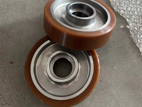 Polyurethane wheels for amusement equipment