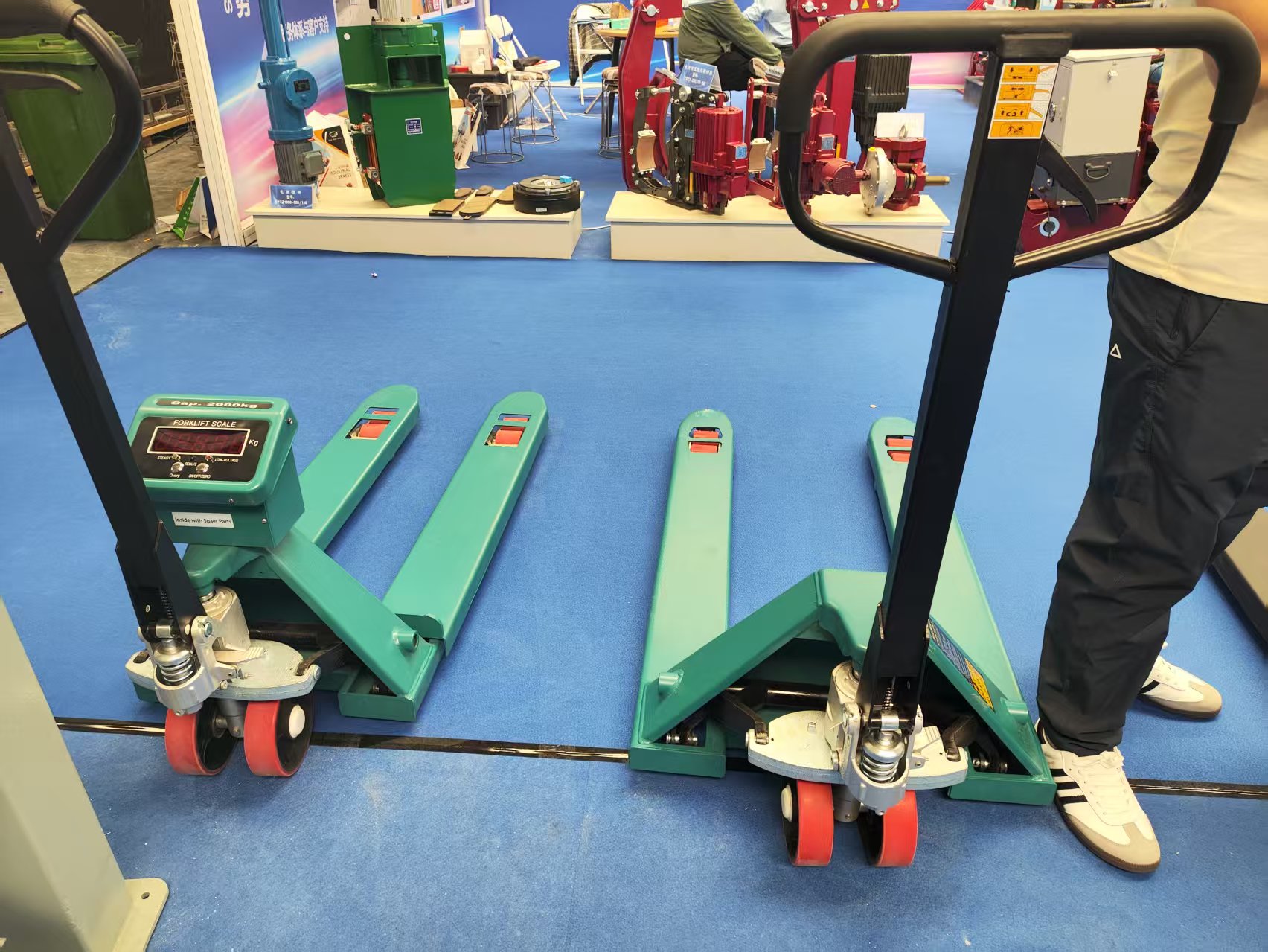 Pallet truck wheels