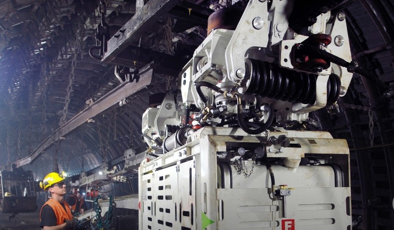 Electrical monorail transport system wheel